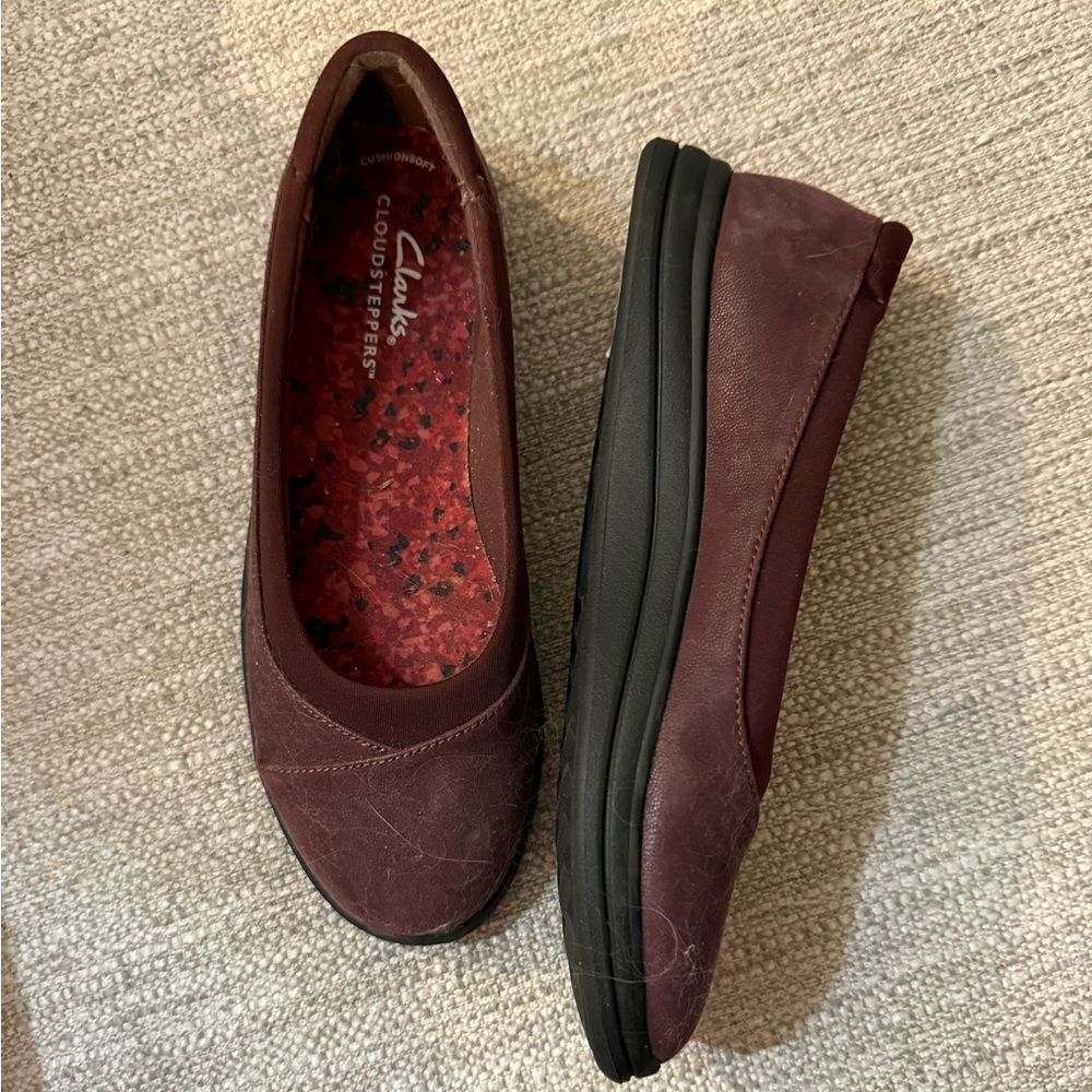 Clarks Women's Burgundy Flats size 5 - Picture 4 of 5